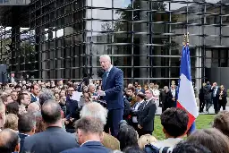 Bruno Le Maire devient professeur à Lausanne, mais dit à bientôt aux Français