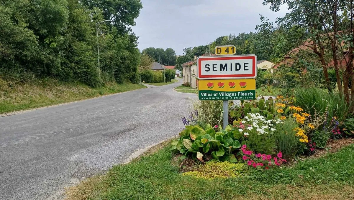 "On est tous secoués" : l'émotion à Semide après la mort d'un homme schizophrène, tué par un tir de gendarme - France Bleu