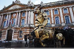 TÉMOIGNAGE. "Je veux le vivre encore plus à fond" : six ans après, Elisabeth emballée par le retour des créatures géantes de La Machine