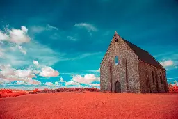 [Photo] Photo en Infrarouge de la Chapelle du Montaigu en Mayenne - Mathieu Stern