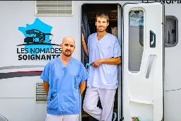 Insolite. Julien et Wilfried voyagent et soignent dans leur camping-car