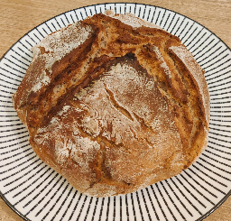 Pain au levain, farine de châtaignes, et noix