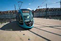 EN IMAGES. Faux départ, platanes abattus, chantier titanesque… 10 ans que Besançon voit la vie en tram