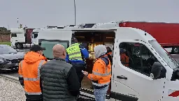 Contrôle de poids-lourds sur l'A36 : 18 camions sur 20 en infraction pour repos en cabine - France Bleu