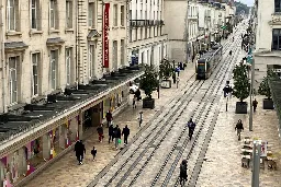 "Nous sommes dans une volonté de rééquilibrage des espaces publics" : à Tours, fin de la tolérance pour les vélos et les trottinettes, place aux piétons !