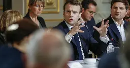 «Le président ne devrait pas pouvoir rester s'il avait un vrai désaveu» : Emmanuel Macron rattrapé par ses propos de 2019