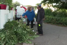 "Un grand service qu’on rend aux jardiniers !" : pour les déchets végétaux qui s'amoncellent à l'automne, ces communes ont une solution