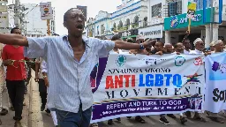 Répressions contre les LGBTQI+ en Afrique, l’influence de la Russie et de groupes étrangers ultra-conservateurs