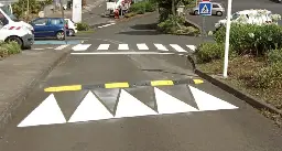 Vol de ralentisseur : qui a piqué le dos-d’âne devant l’école de Saint-Leu ?