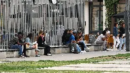 À Angoulême, être debout, assis ou allongé dans la rue peut désormais coûter 35 euros d’amende