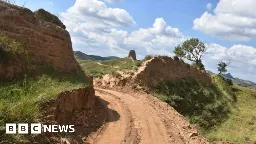 China's Great Wall damaged by workers looking for shortcut